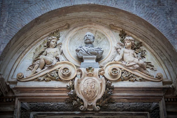 Statue commémorative devant la Frauenkirche — Photo