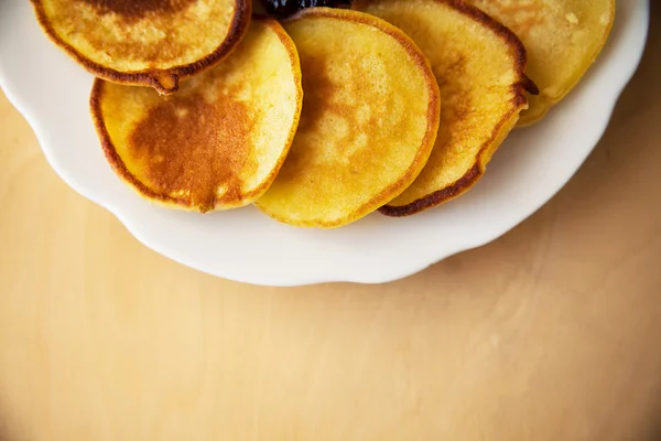 Fried pancakes on old wooden table. Top view — Stock Photo, Image