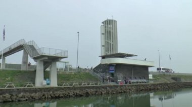 Afsluitdijk Hollanda eyaletleri Friesland ve Noord Holland bağlanır