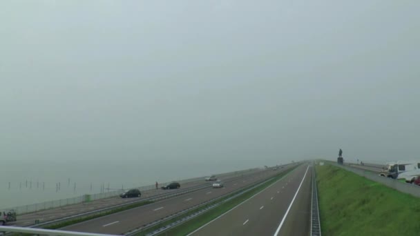 Afsluitdijk συνδέει ολλανδικές επαρχίες Friesland και την Ολλανδία Noord — Αρχείο Βίντεο