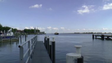 Enkhuizen limanda balıkçı tekne yelken