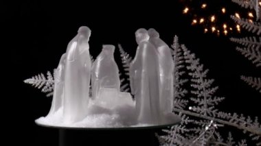 Heykelcikler üç Magi, Yusuf, Meryem ve İsa bebek