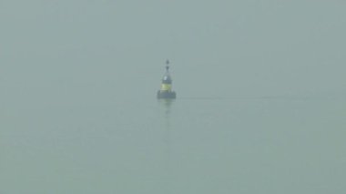 Sabah sis Scheldt nehirde şamandıra