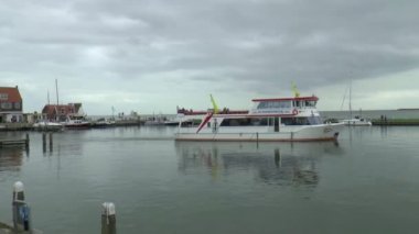 Feribot limanı terk