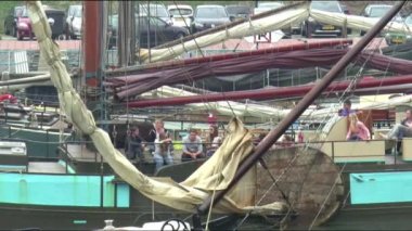 Brown filosundaki gemilerden birinin kendi teknelerle işleme