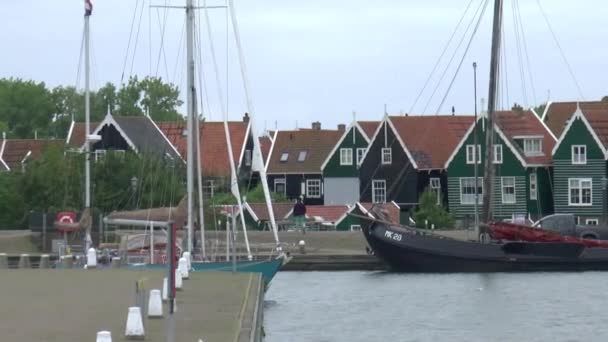 Entering the harbor of Marken — Stock Video