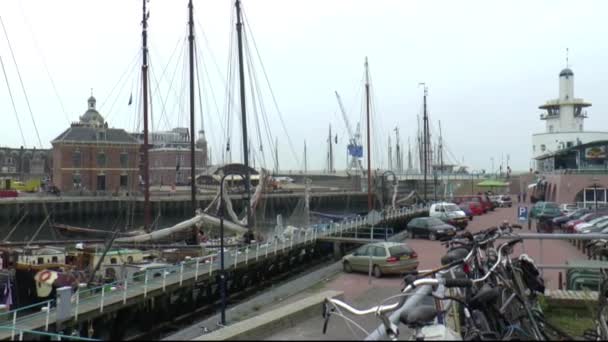 Panorama in the Oude buitenhaven harbour of Harlingen — Stock Video