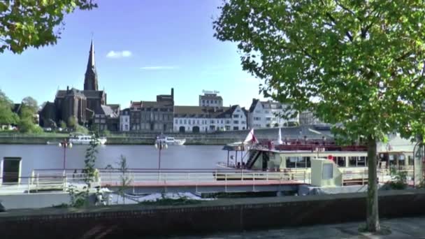 Nézd a Meuse folyó — Stock videók