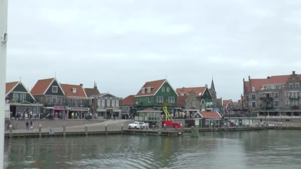 Leaving the  Volendam harbor — Stock Video