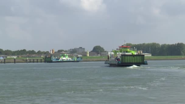 Ferry carries passengers — Stock Video