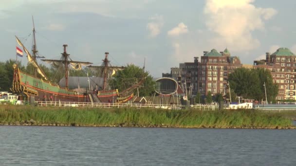 Batavia im Hafen — Stockvideo