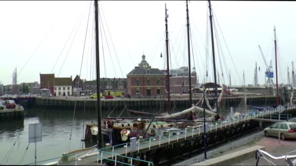 Panorama in the Oude buitenhaven harbour of Harlingen — Stock Video