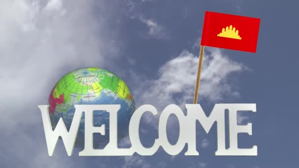 Вращающийся земной шар и маленький бумажный флаг КАМПУЦЕА — стоковое видео