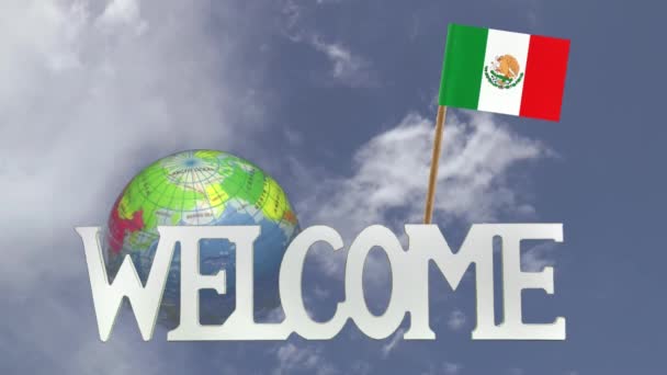 Draaiende globe en kleine papieren vlag van Mexico — Stockvideo