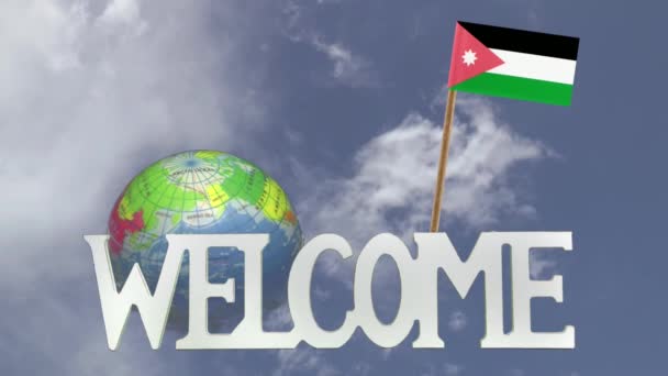 Поворотний глобус і невелику паперову прапор Jordan — стокове відео