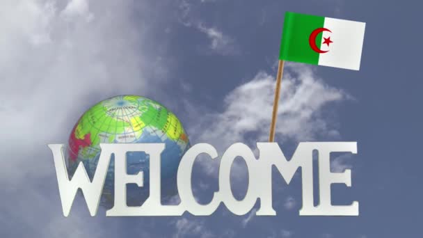 Вращающийся глобус и маленький бумажный флаг ALGERIA — стоковое видео