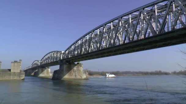 Puente de cable sobre el río Waal — Vídeo de stock