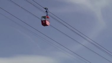 Teleferik Köln Ren Nehri üzerinde