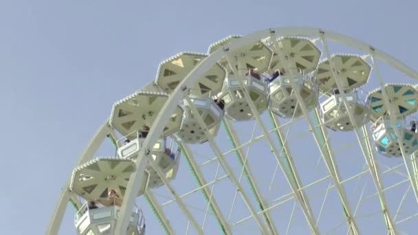 Roda gigante na feira — Vídeo de Stock