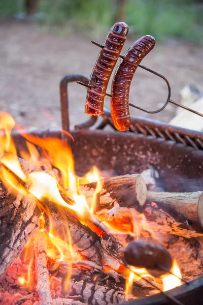 Salchichas asadas para la cena — Foto de Stock