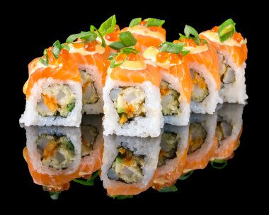 sushi üstünde siyah izole