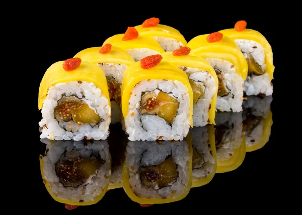 Sushi üstünde siyah izole — Stok fotoğraf