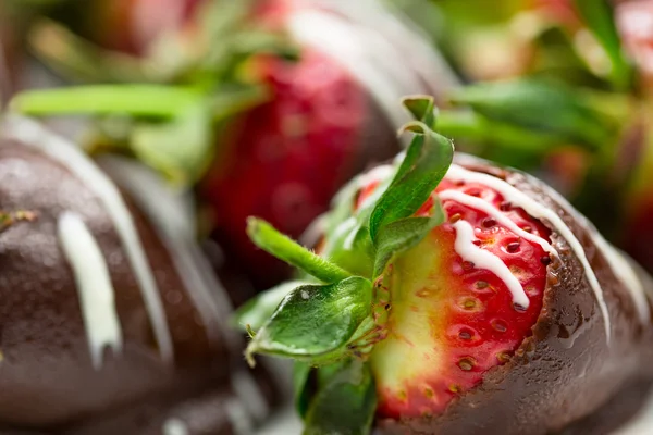 Chocolade gedimde aardbeien — Stockfoto