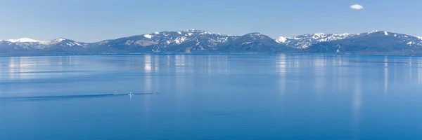 Paddle boarding Lake Tahoe — Stock Photo, Image