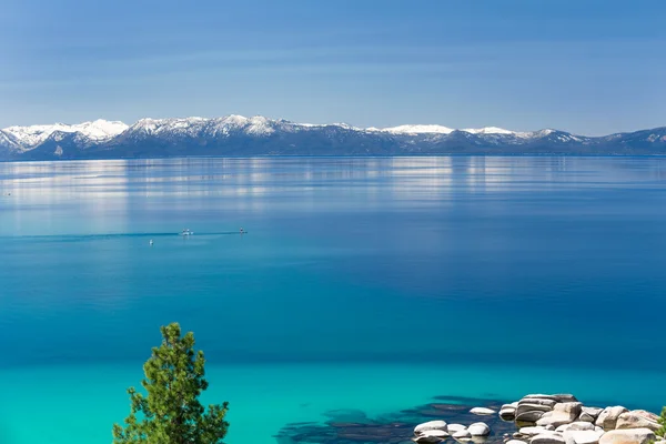 Paddle boarding Lago Tahoe — Foto de Stock