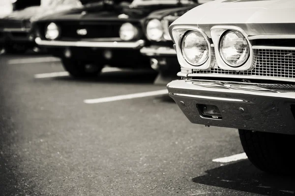 Klassiska bilar parkering — Stockfoto