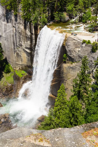 Vernal val vanaf wandeling trail — Stockfoto