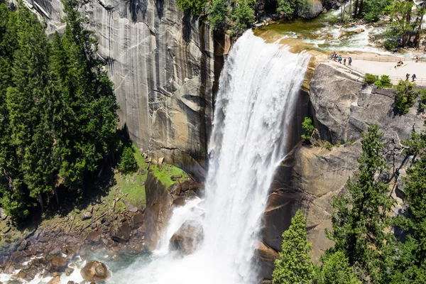 Vernal val vanaf wandeling trail — Stockfoto