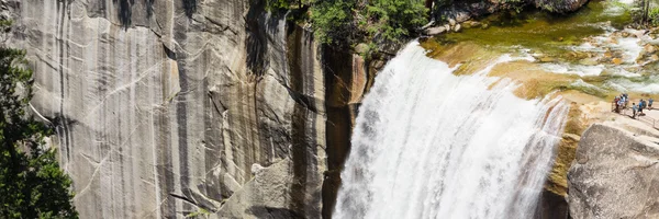 Vernal falla från vandra trail — Stockfoto