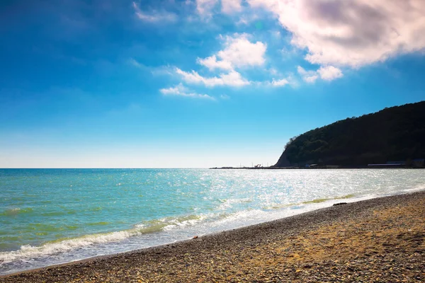 Spiaggia soleggiata del Mar Nero, Russia — Foto Stock