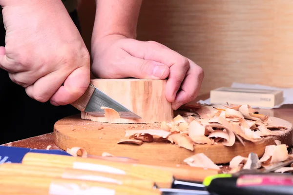 Carpenter hand carving wood — Stock Photo, Image