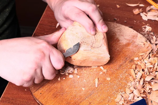 Carpenter hand carving wood — Stock Photo, Image