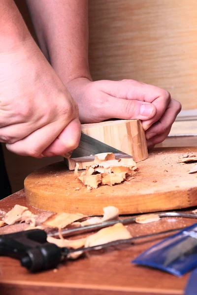 Carpenter hand carving wood — Stock Photo, Image