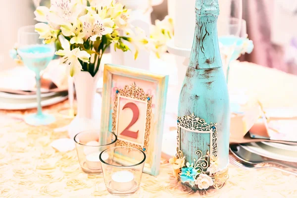 Decoración de flores y velas para una boda — Foto de Stock