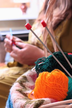 Basket topları iplik ve örme kadın ile