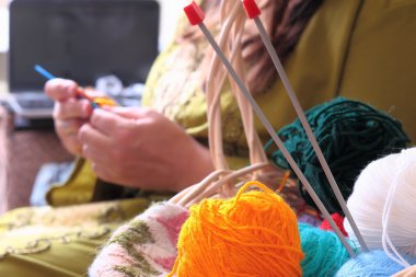 Basket topları iplik ve örme kadın ile