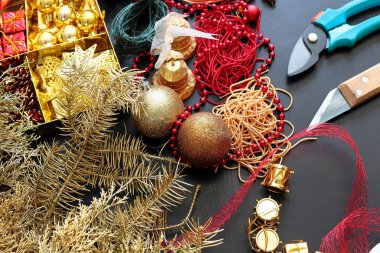 Süslemeleri Noel çelenk yapmak için