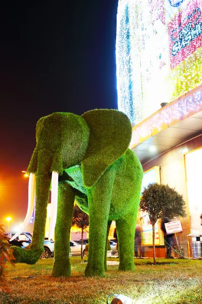 Socha slona zelené trávy — Stock fotografie