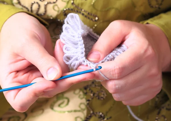 Zbliżenie rękawów na drutach — Zdjęcie stockowe