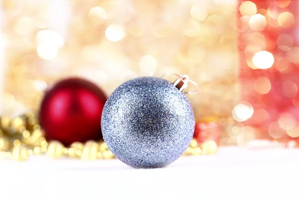 Silver christmas ball på abstrakt bakgrund — Stockfoto