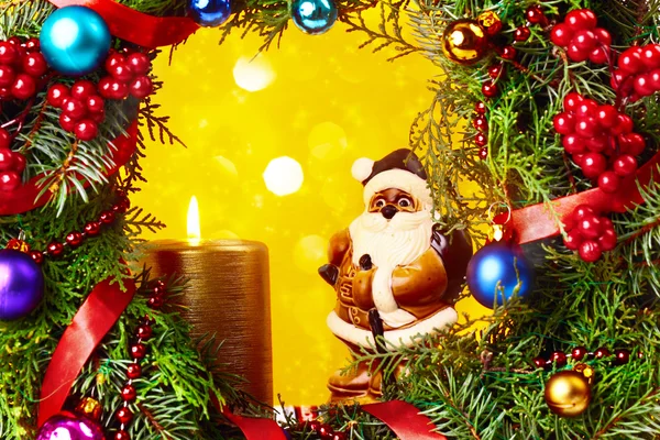 Santa Claus y decoraciones navideñas — Foto de Stock