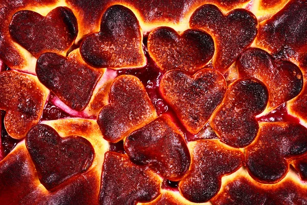 Primer plano de pastel de cereza con corazones —  Fotos de Stock