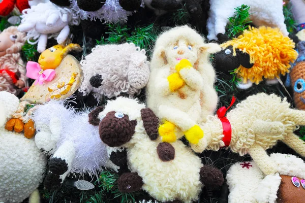 Noel ağacı parçası oyuncaklar ile dekore edilmiştir. — Stok fotoğraf