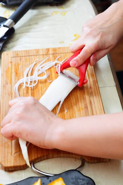 Preparing daikon for salad — Stock Photo, Image