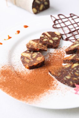 süslemeleri ile çikolata sosis