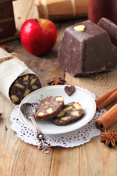Salchicha de chocolate con decoraciones — Foto de Stock